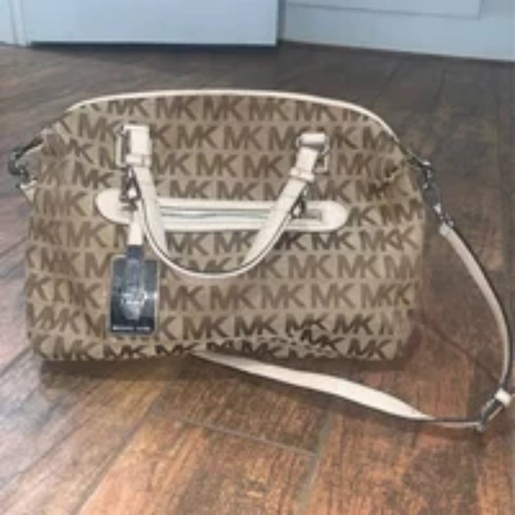 (1495) MK Tan and white - Picture 1 of 1